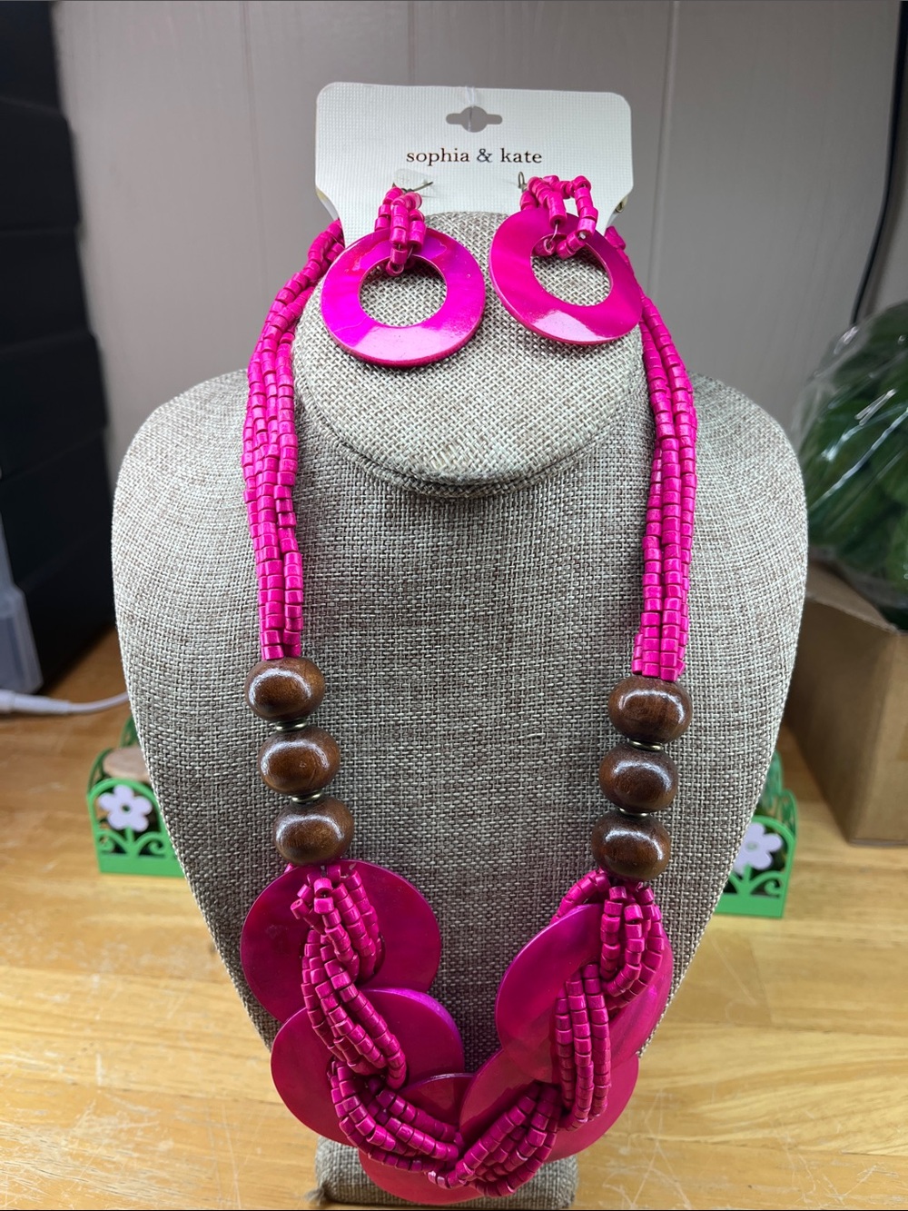 Sophia & Kate necklace and earrings set, new on card